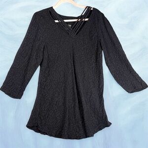 URU Designer V-neck Black Textured Silk Blouse Floral Print 100% Silk USA Made M